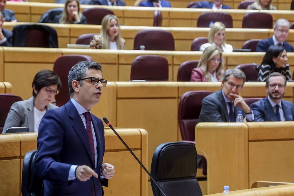 El ministro de la Presidencia, Relaciones con las Cortes y Memoria Democrática, Félix Bolaños, en una sesión de control al Gobierno, en el Senado, a 15 de noviembre de 2022, en Madrid (España). El