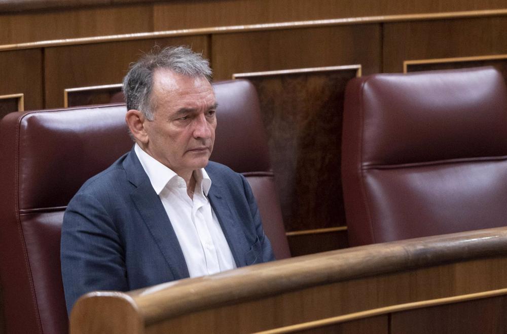 Archivo - El secretario de Estado para la Agenda 2030 y secretario general del PCE, Enrique Santiago, durante una sesión plenaria, en el Congreso de los Diputados, a 15 de septiembre de 2022, en Madrid (España). Archivo