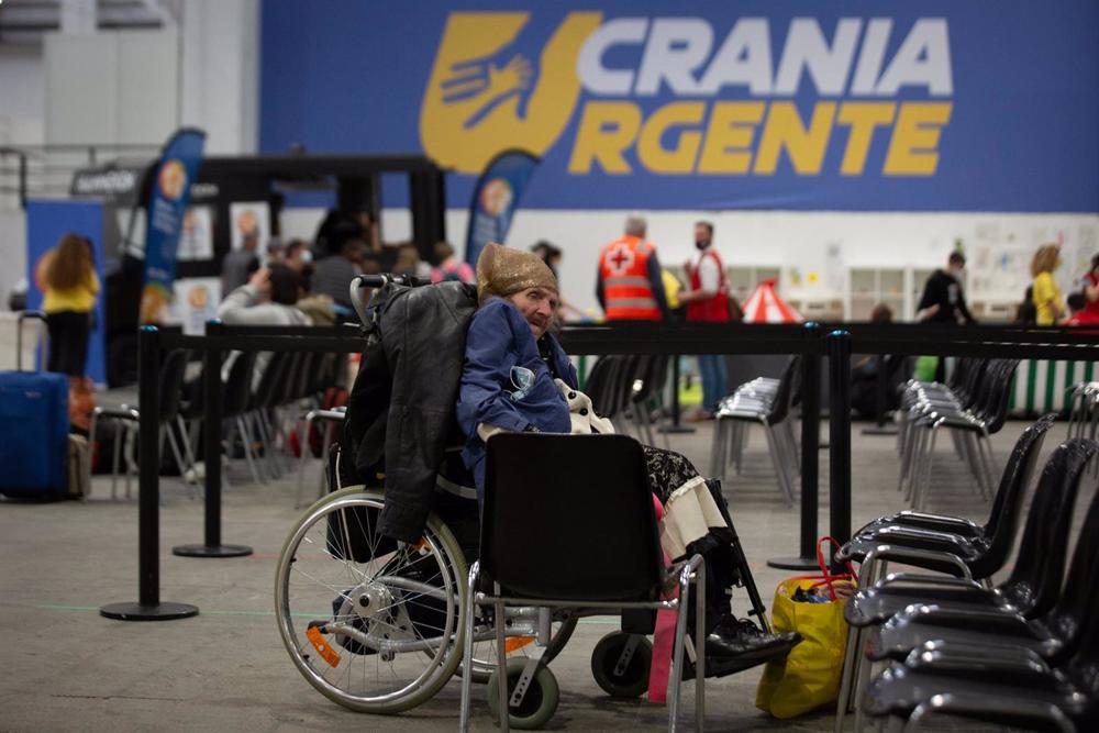 Archivo - Una mujer refugiada ucraniana, en el centro de refugiados ucranianos, en la Fira de Barcelona,en abril de 2022. Archivo