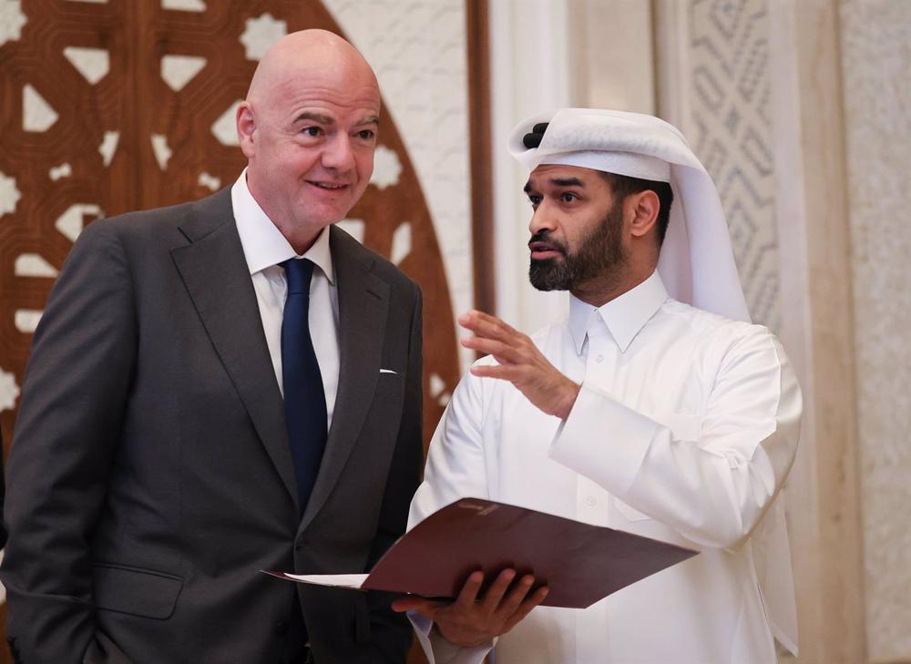 Archivo - El presidente de la FIFA, Gianni Infantino, junto al secretario general del comité organizador del Mundial de Catar 2022, Hassan Al Thawadi Archivo