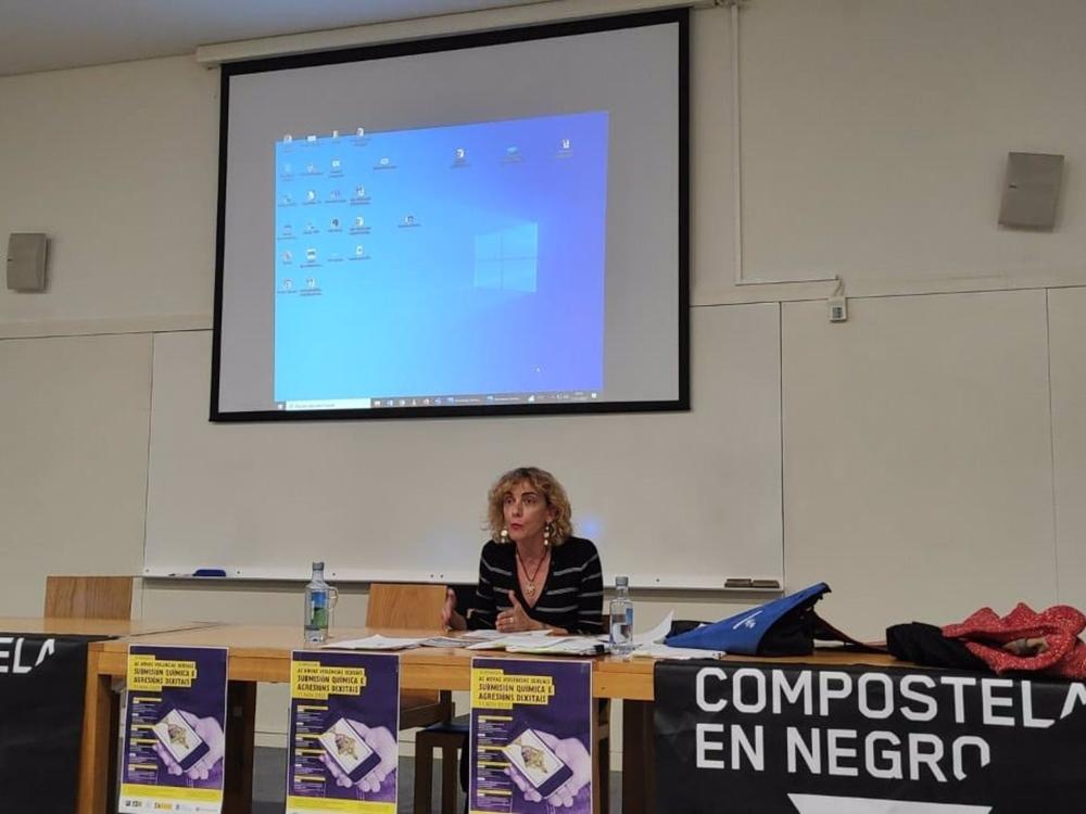 La magistrada titular del Juzgado de Instrucción número 1 de Santiago de Compostela, Ana López-Suevos, este viernes durante las jornadas 'Nuevas violencias sexuales: sumisión química y agresiones sexuales' de la USC La