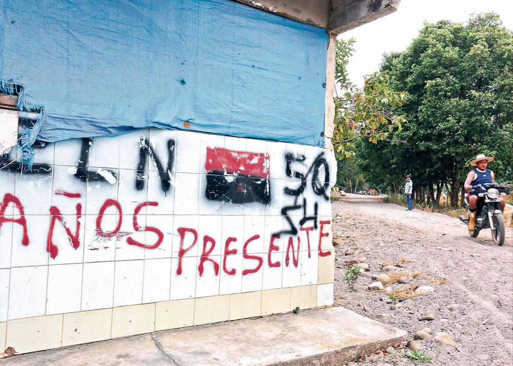 Archivo - Pintada a favor de la guerrilla del Ejército de Liberación Nacional (ELN) en Arauca, Colombia Archivo
