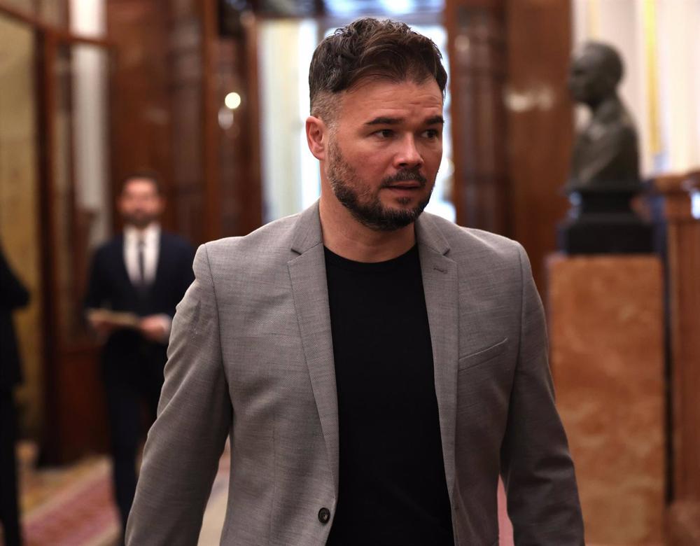El portavoz de ERC en el Congreso de los Diputados, Gabriel Rufián, a su llegada a una sesión plenaria en el Congreso de los Diputados, a 21 de noviembre de 2022, en Madrid (España). El