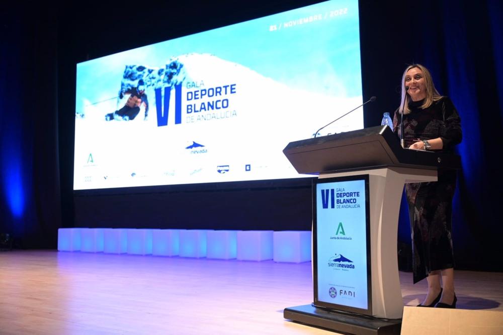 Sierra Nevada premia al Club Monachil por facilitar el traslado de 45 esquiadores en la guerra Sierra