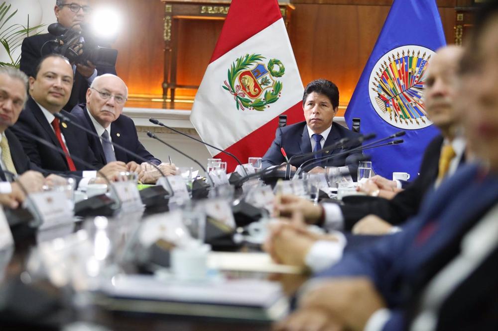 O Presidente do Peru, Pedro Castillo, reúne-se com a missão de alto nível da OEA O