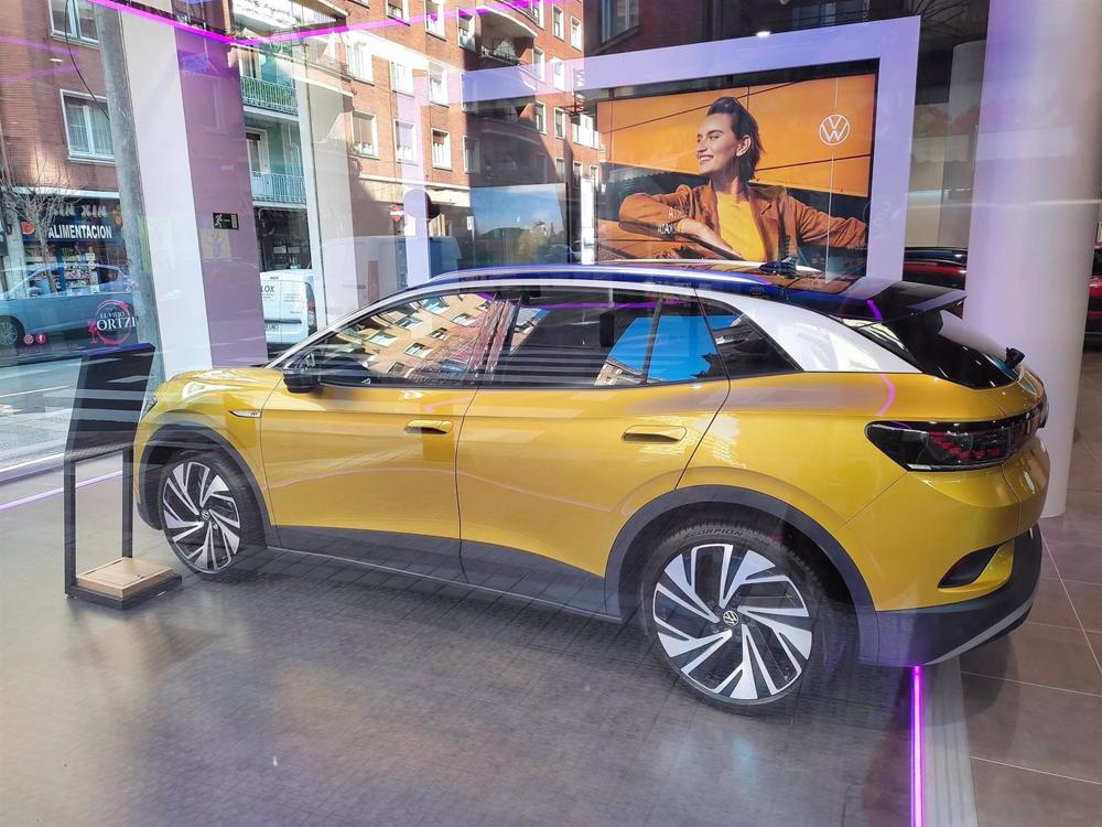 Archivo - Turismo en un concesionario Archivo