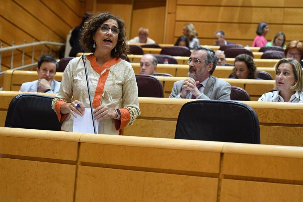 Archivo - La ministra de Hacienda y Función Pública, María Jesús Montero, en una sesión de control al Gobierno en el Senado, a 4 de octubre de 2022, en Madrid (España). El grupo popular lleva a la sesión de control del Senado algunos de los asuntos econó Archivo