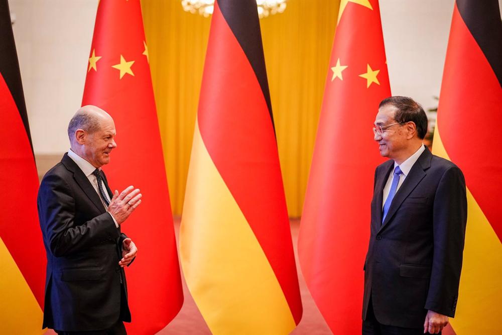 German Chancellor Olaf Scholz and Chinese Premier Li Keqiang. German