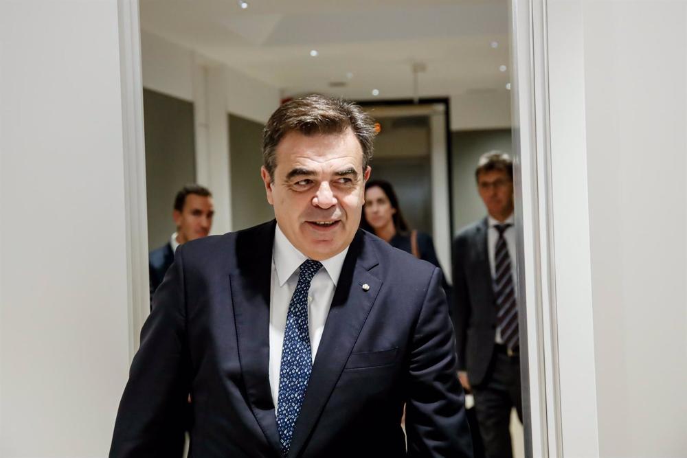 Archive - Le vice-président de la Commission européenne, Margaritis Schinas, à son arrivée à sa réunion avec le premier vice-président et ministre des Affaires économiques et de la Transformation numérique, au siège du ministère, le 21 octobre 2022, à Madrid (Espagne). Archive