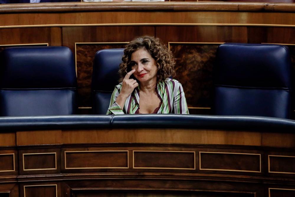 La ministra de Hacienda, María Jesús Montero, durante una sesión plenaria en el Congreso de los Diputados La