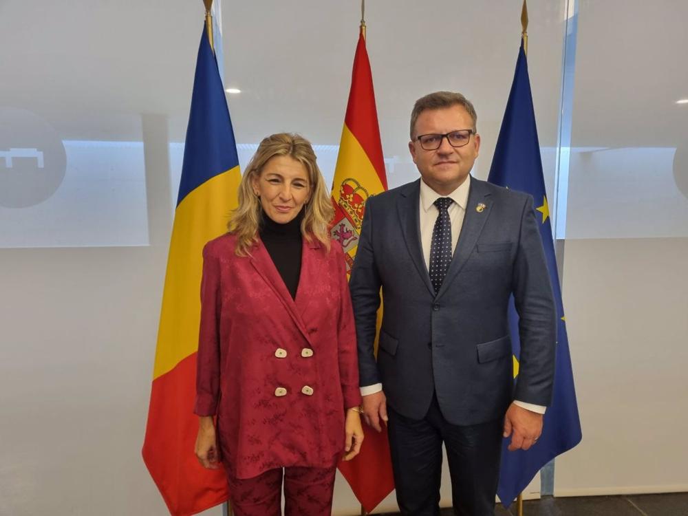 La vicepresidenta segunda y ministra de Trabajo, Yolanda Díaz, con su homólogo rumano, Marius-Constantin Budai. La