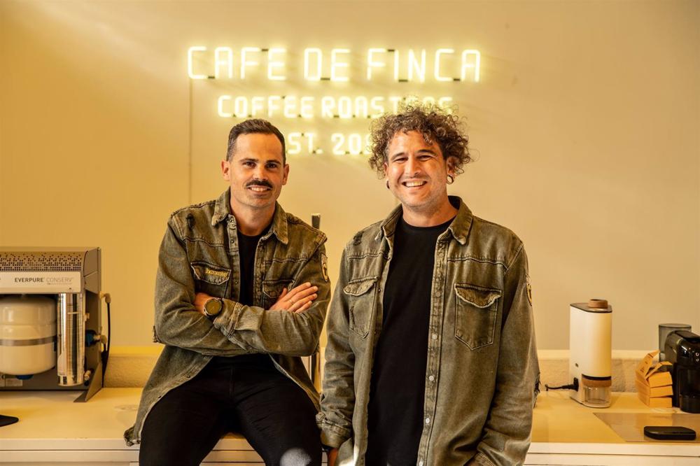 El ceo y fundador de Café de Finca, Jonathan Moral, y el Head Of Coffee de Café de Finca, Juan Pendas. El