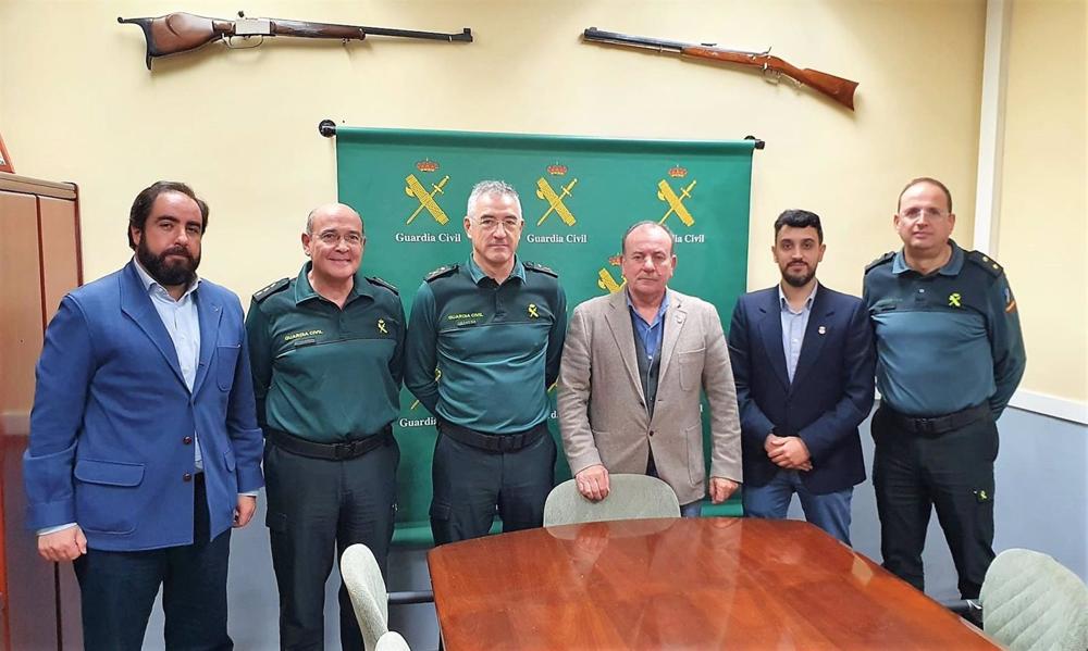 La Real Federación Española de Cazadores (RFEC) se reúne con mandos de la Guardia Civil, entre ellos el coronel Diego Pérez de los Cobos La