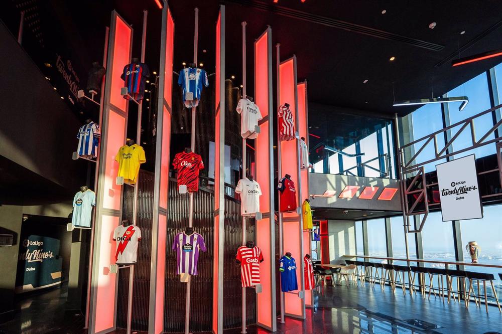 LaLiga TwentyNine's inaugura su primer espacio en Doha, con el chef Dani García al frente de su cocina. LaLiga