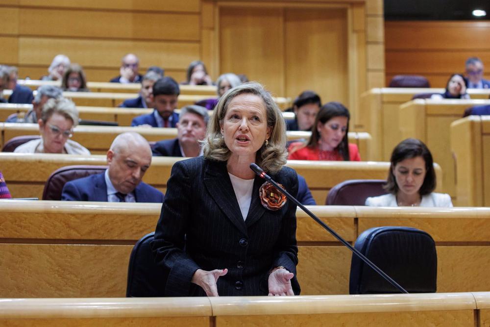 La vicepresidenta primera y ministra de Asuntos Económicos y Transformación Digital, Nadia Calviño, interviene durante una sesión de control al Gobierno en el Senado La