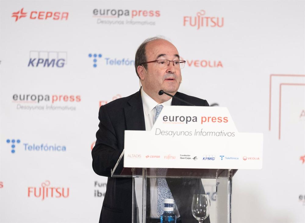 El ministro de Cultura y Deporte, Miquel Iceta, interviene durante un desayuno informativo de Europa Press, en el Hotel Rosewood Villa Magna, a 24 de noviembre de 2022, en Madrid (España). El