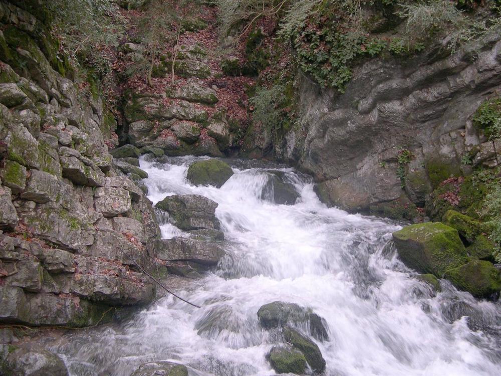 Archivo - Fuentes del Adou del Bastareny en Gisclareny (Barcelona). Imagen recurso de agua subterránea, acuífero, acuíferos Archivo