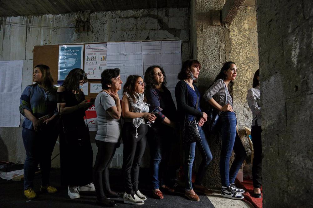 Archivo - Imagen de archivo de mujeres libanesas preparadas para votar en las elecciones Archivo