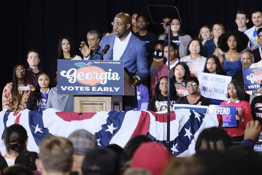 Le sénateur démocrate de Géorgie Raphael Warnock Le