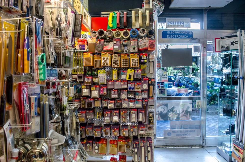 Archivo - Una ferretería Archivo