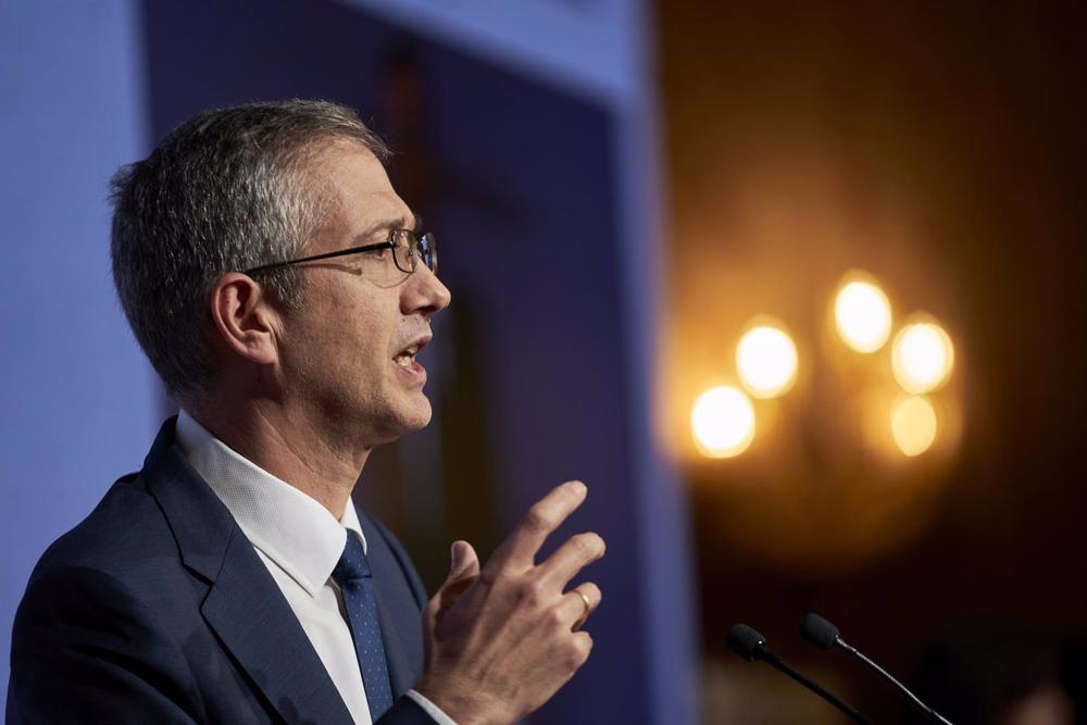 El gobernador del Banco de España, Pablo Hernández de Cos, interviene en la ceremonia de entrega del premio ‘José Echegaray’ de elEconomista.es en el hotel Four Seasons, a 2 de noviembre de 2022, en Madrid (España). El