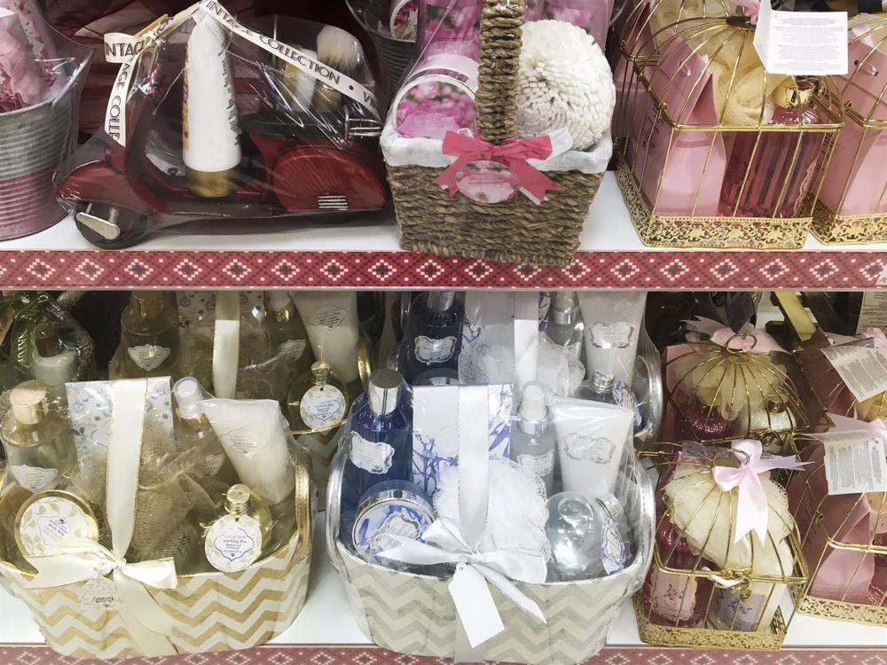 Archivo - Selección de productos de perfumería, Archivo