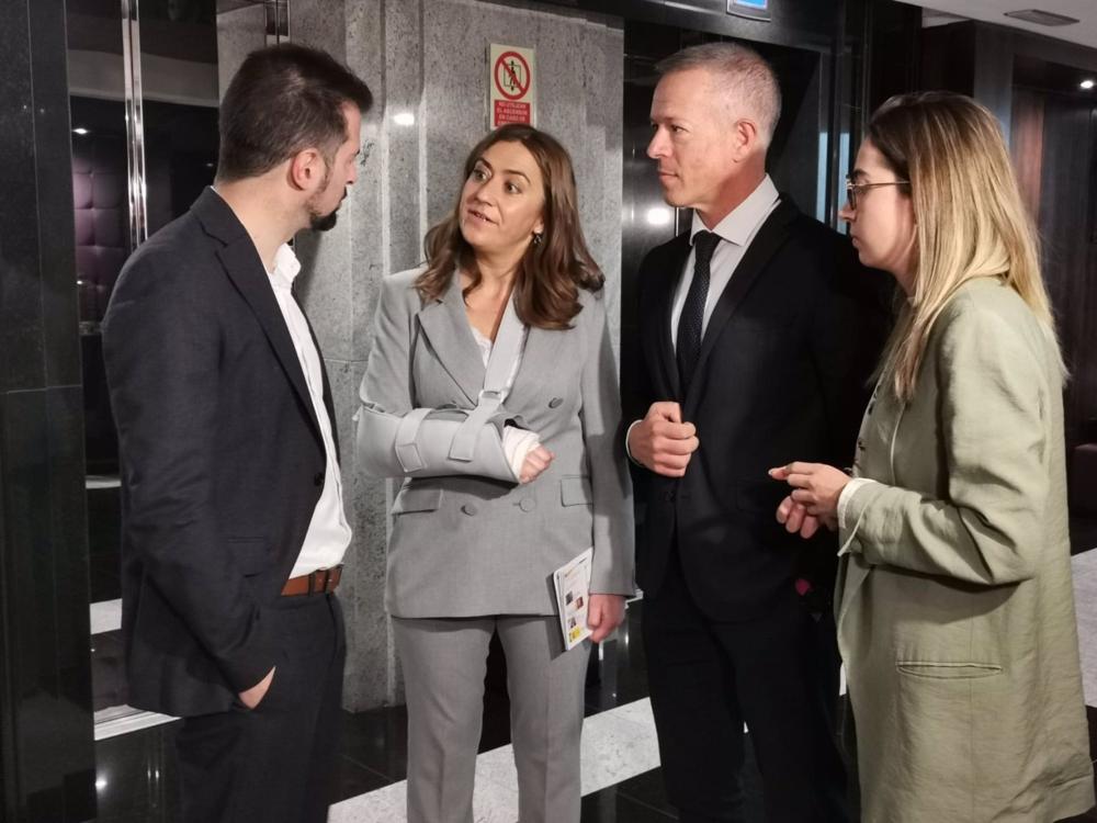 De izquierda a derecha, el secretario general del PSOECyL, Luis Tudanca; la delegada del Gobierno en Castilla y León, Virginia Barcones; el presidente del Senado, Ander Gil; y la presidenta del Consejo de la Juventud, Sandra Ámez. De