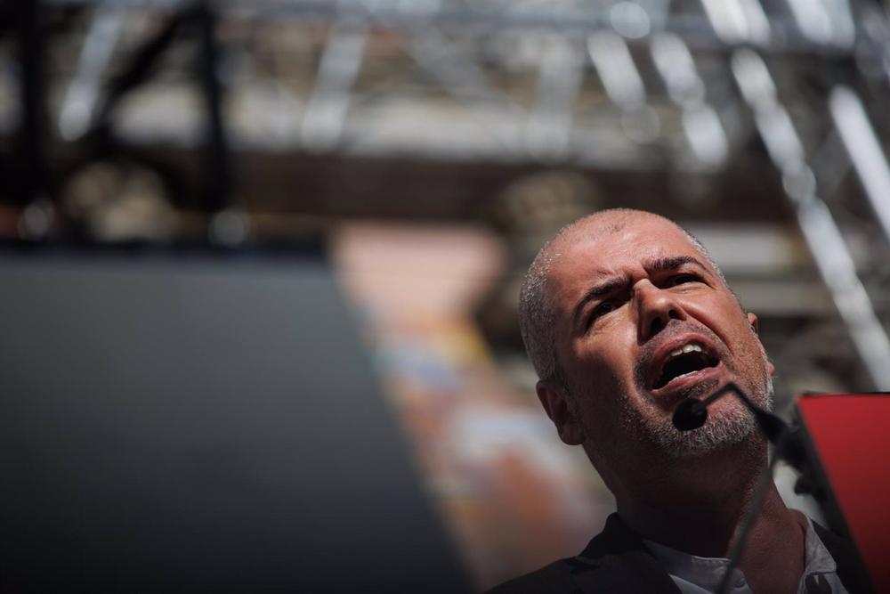 El secretario general de Comisiones Obreras, Unai Sordo, interviene en una movilización convocada por CCOO y UGT desde la Plaza de Mayor, a 3 de noviembre de 2022, en Madrid (España). CCOO y UGT movilizan a delegaciones y trabajadores de todo el país para El