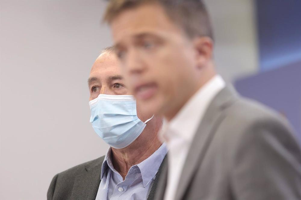 Archivo - El diputado de Compromís en el Congreso, Joan Baldoví (i), y el líder de Más País, Íñigo Errejón. Archivo