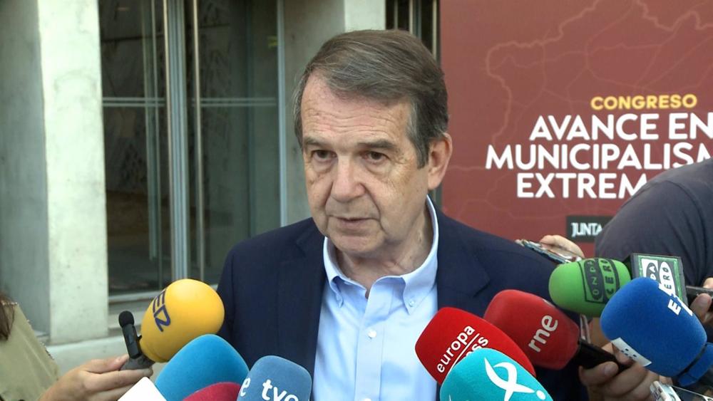 Archivo - El alcalde de Vigo y presidente de la FEMP, Abel Caballero, en un foro de municipalismo en Mérida. Archivo