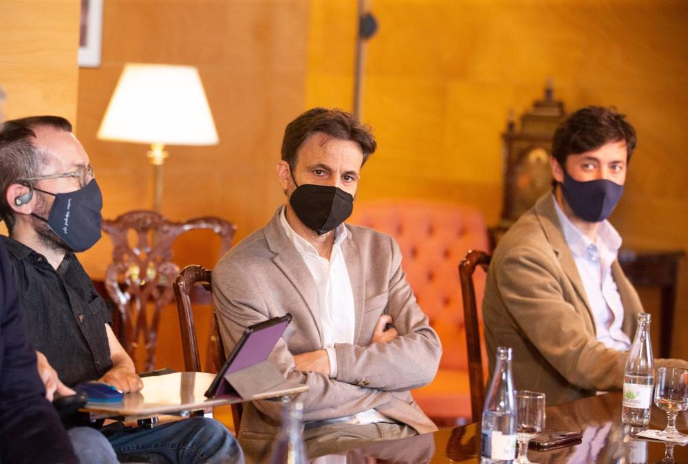 Archivo - (I-D) El portavoz de Unidas Podemos en el Congreso, Pablo Echenique; el presidente del grupo confederal Unidas Podemos-En Comú Podem-Galicia en Común, Jaume Asens; y el diputado de Unidas Podemos, Antonio Gómez-Reino. Archivo