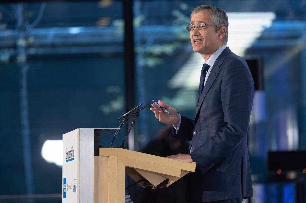 El gobernador del Banco de España, Pablo Hernández de Cos, clausura la primera jornada del XIII Encuentro Financiero, en el Auditorio Rafael del Pino, a 28 de noviembre de 2022, en Madrid (España). Organizado por Expansión, la primera jornada ha tratado d El