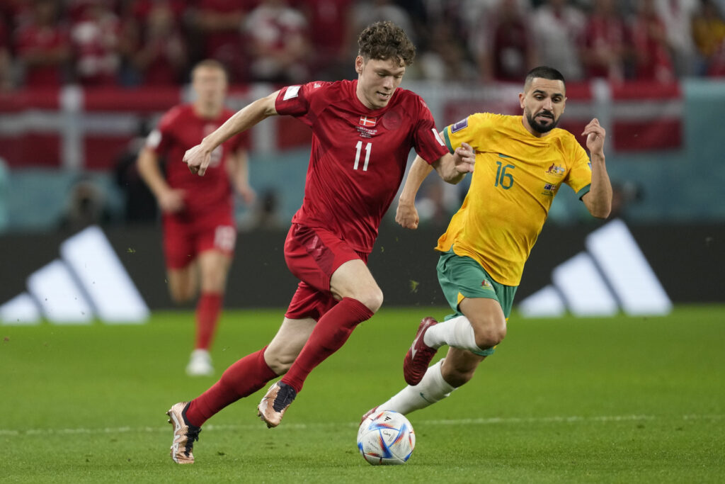 Nuevo salto de Australia hacia la historia Andreas Skov Olsen, Aziz Behich