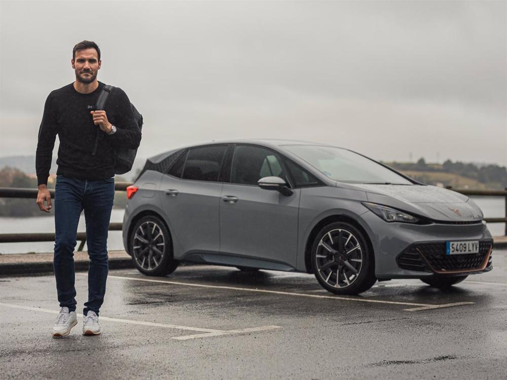 Archivo - Saúl Craviotto estrena su nuevo CUPRA Born e-Boost con la máxima autonomía eléctrica Archivo