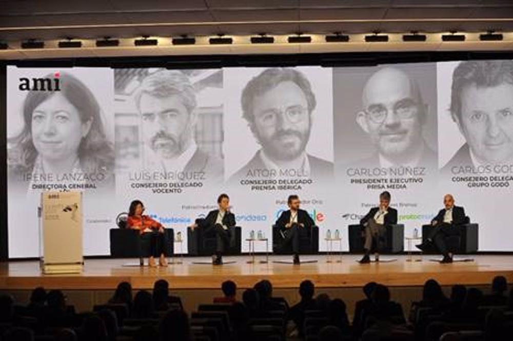 Luis Enríquez, Aitor Moll, Carlos Núñez, y Carlos Godó analizan los retos y oportunidades que afrontan los medios de comunicación. Luis