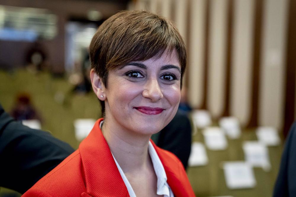 La ministra de Política Territorial y Portavoz del Gobierno, Isabel Rodríguez, a su llegada a la inauguración del evento ‘Claves 2023’ que organiza la Asociación de Medios de Información (AMI), a 1 de diciembre de 2022, en Madrid (España). La