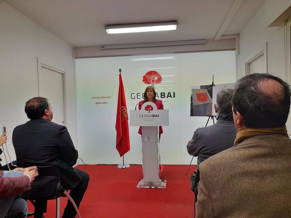 La portavoz de Geroa Bai, Uxue Barkos, durante la lectura de la declaración La