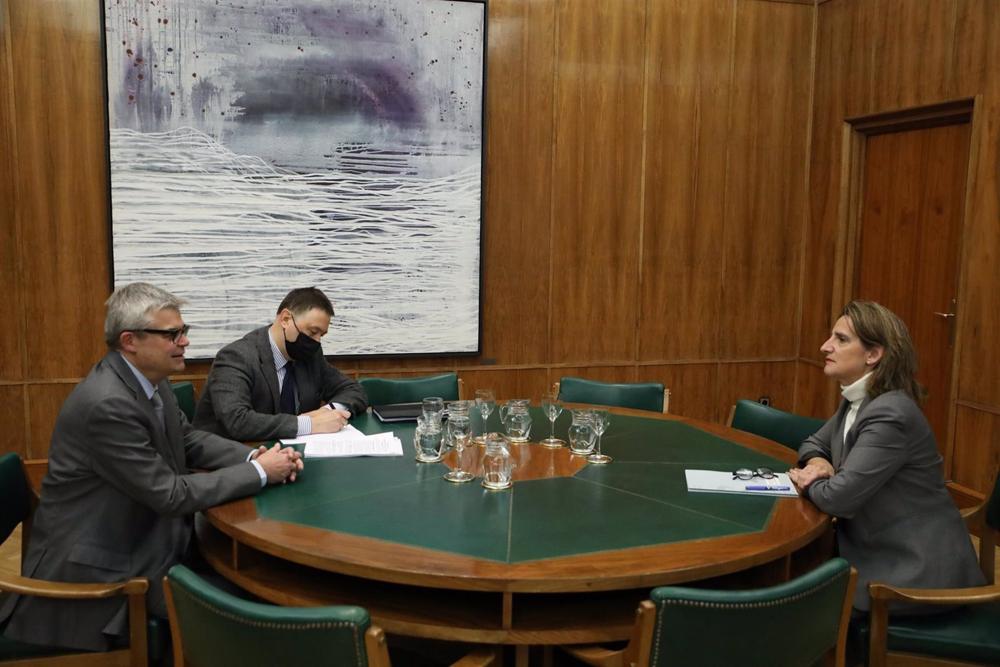 La vicepresidenta y ministra para la Transición Ecológica y el Reto Demográfico, Teresa Ribera, se reúne con el embajador de Ucrania en España, Serhii Pohoreltsev La