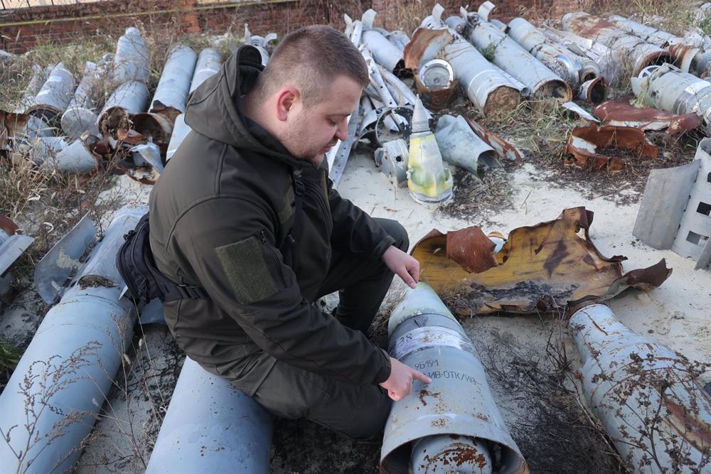 Miembros de la Fiscalía ucraniana recaban pruebas de los supuestos crímenes rusos en Járkov Miembros