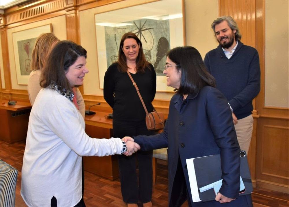 La ministra de Sanidad, Carolina Darias, se reúne con representantes de la directiva de la Fundación Atrofia Muscular Espinal (FundAME). En Madrid (España), a 5 de diciembre de 2022. La