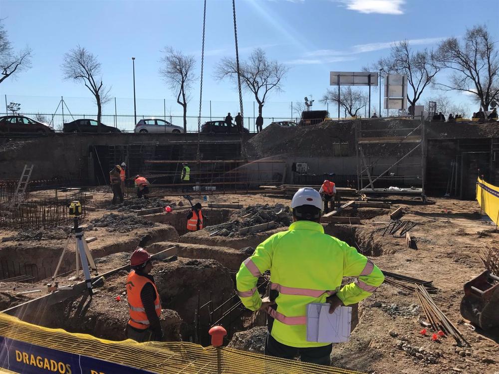 Archivo - Operarios en una obra Archivo