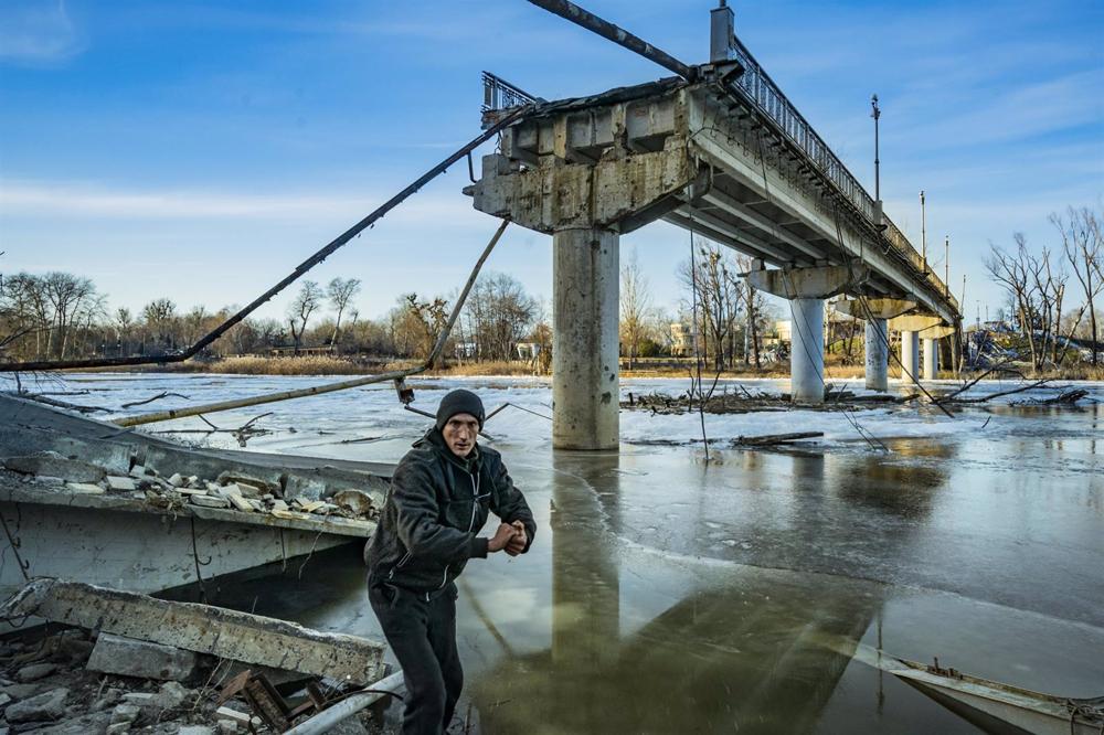 Ponte destruída em Sviatogorsk, região de Donetsk na Ucrânia Ponte