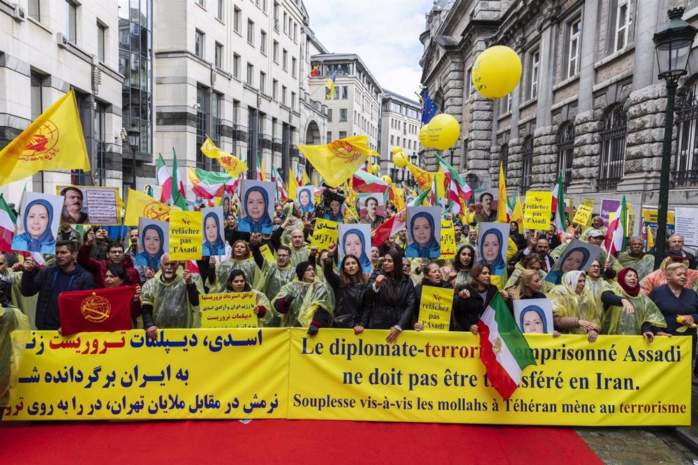 Demonstration vor dem belgischen Justizministerium, um gegen die Auslieferung von Assadollah Assadi zu protestieren. Demonstration