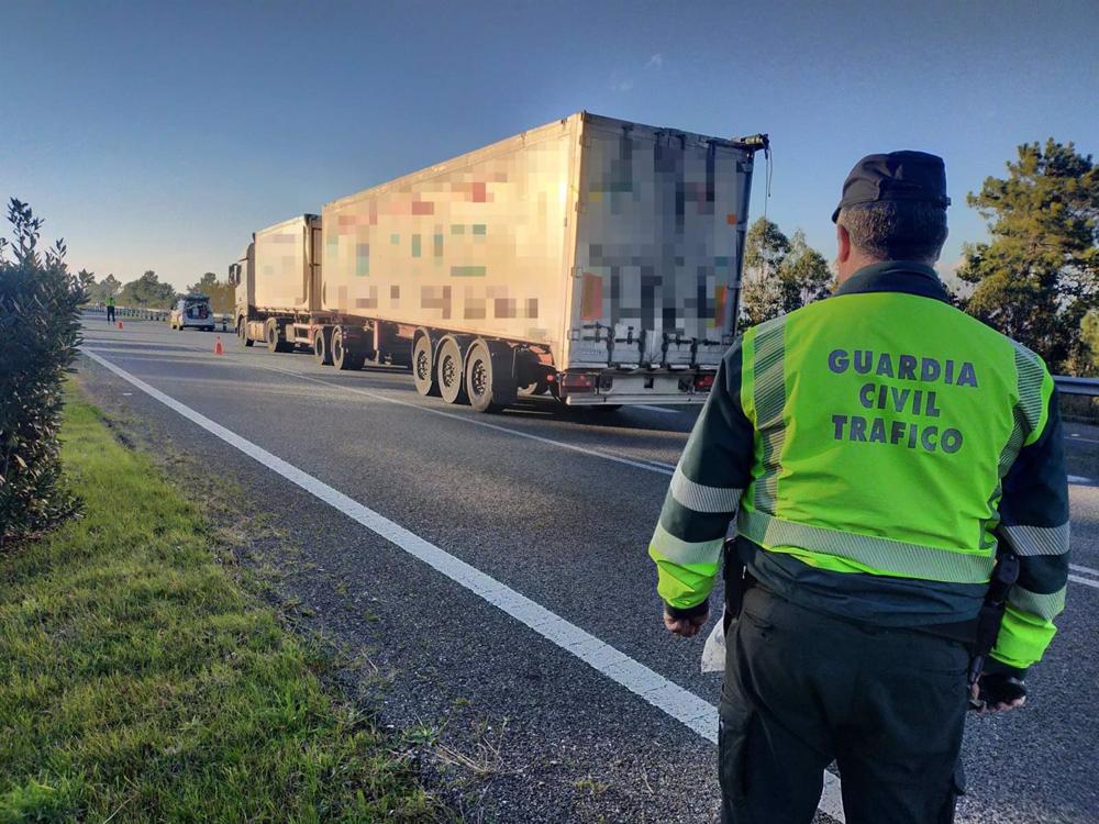 Megacamión interceptado en la A-8. Megacamión
