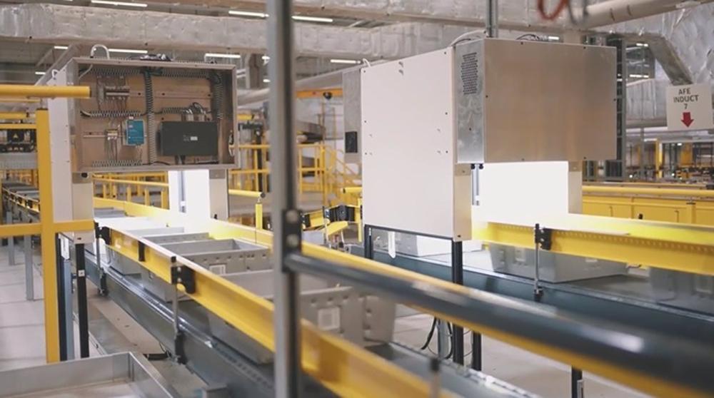 Almacén de Amazon donde se utiliza la identificación multimodal de artículos Almacén