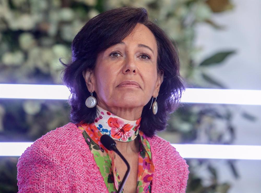 Archivo - La presidenta del Grupo Santander, Ana Botín, comparece en una rueda de prensa para presentar los resultados de la entidad en 2021, a 2 de febrero de 2022, en Boadilla del Monte, Madrid (España). Archivo