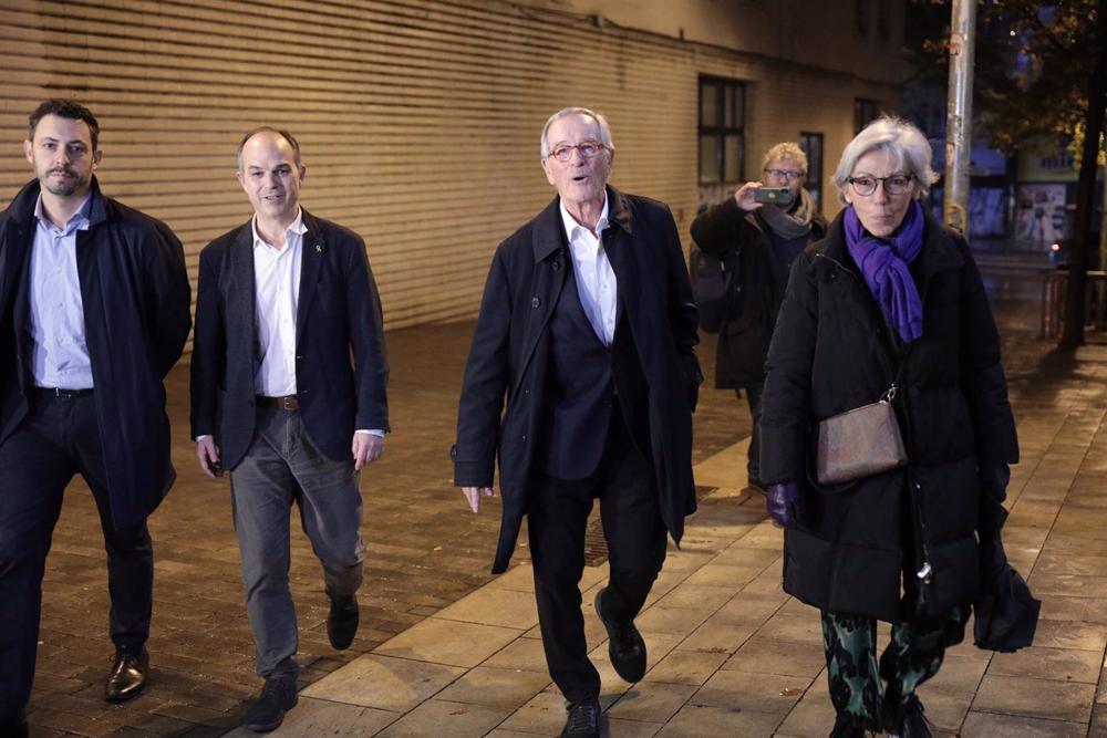 Xavier Trias llega a la cena de Junts Barcelona junto con su mujer, Puri Arraut; el secretario general de Junts, Jordi Turull, y el concejal de Junts en el Ayuntamiento de Barcelona Joan Rodríguez Xavier