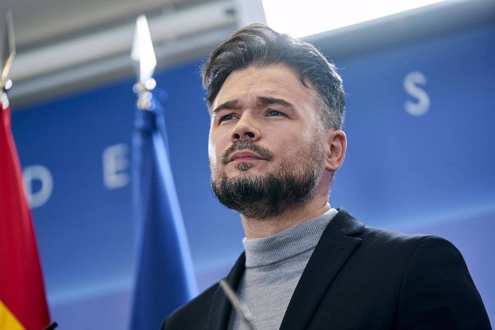 El portavoz de ERC en el Congreso de los Diputados, Gabriel Rufián, durante una rueda de prensa posterior a la Junta de Portavoces, en el Congreso de los Diputados, a 13 de diciembre de 2022, en Madrid (España). El