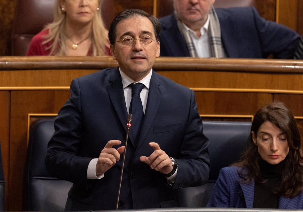El ministro de Asuntos Exteriores, Unión Europea y Cooperación, José Manuel Albares, interviene durante una sesión plenaria en el Congreso de los Diputados, a 14 de diciembre de 2022 El
