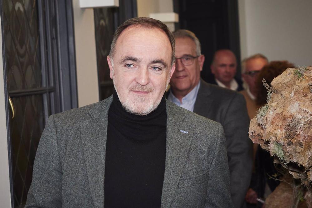 El presidente de UPN, Javier Esparza, durante una rueda de prensa, en la sede de UPN, a 12 de diciembre de 2022, en Pamplona, Navarra (España). El